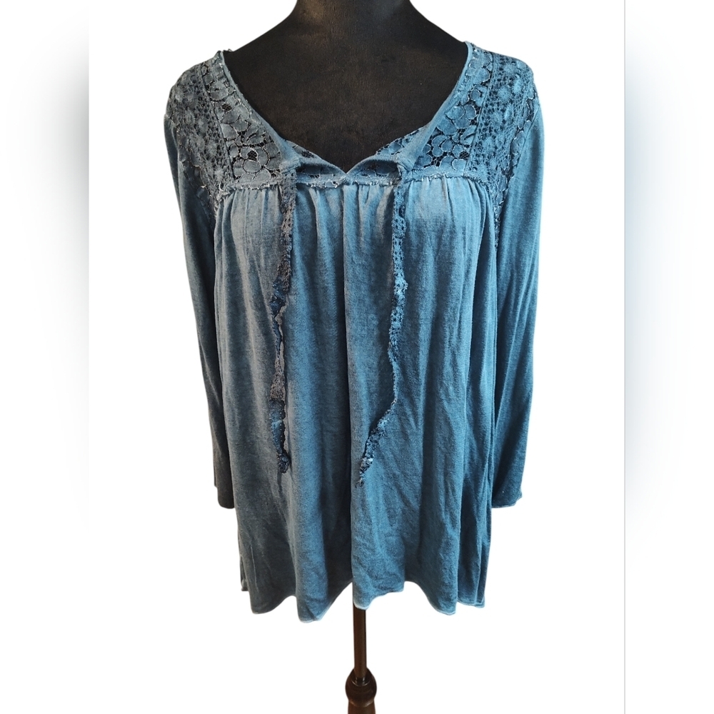 NWT Energe Blue Lace Large Detail Women's Top